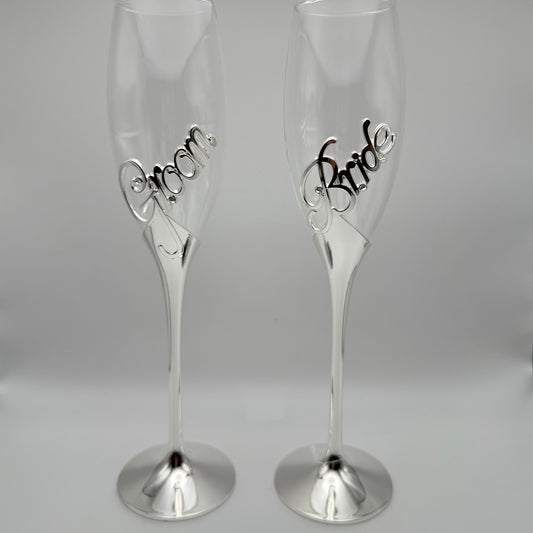 Bride and Groom Champagne Flutes Canada – Personalized Wedding Glasses Engraved Toronto, Mississauga, Vancouver, Montreal