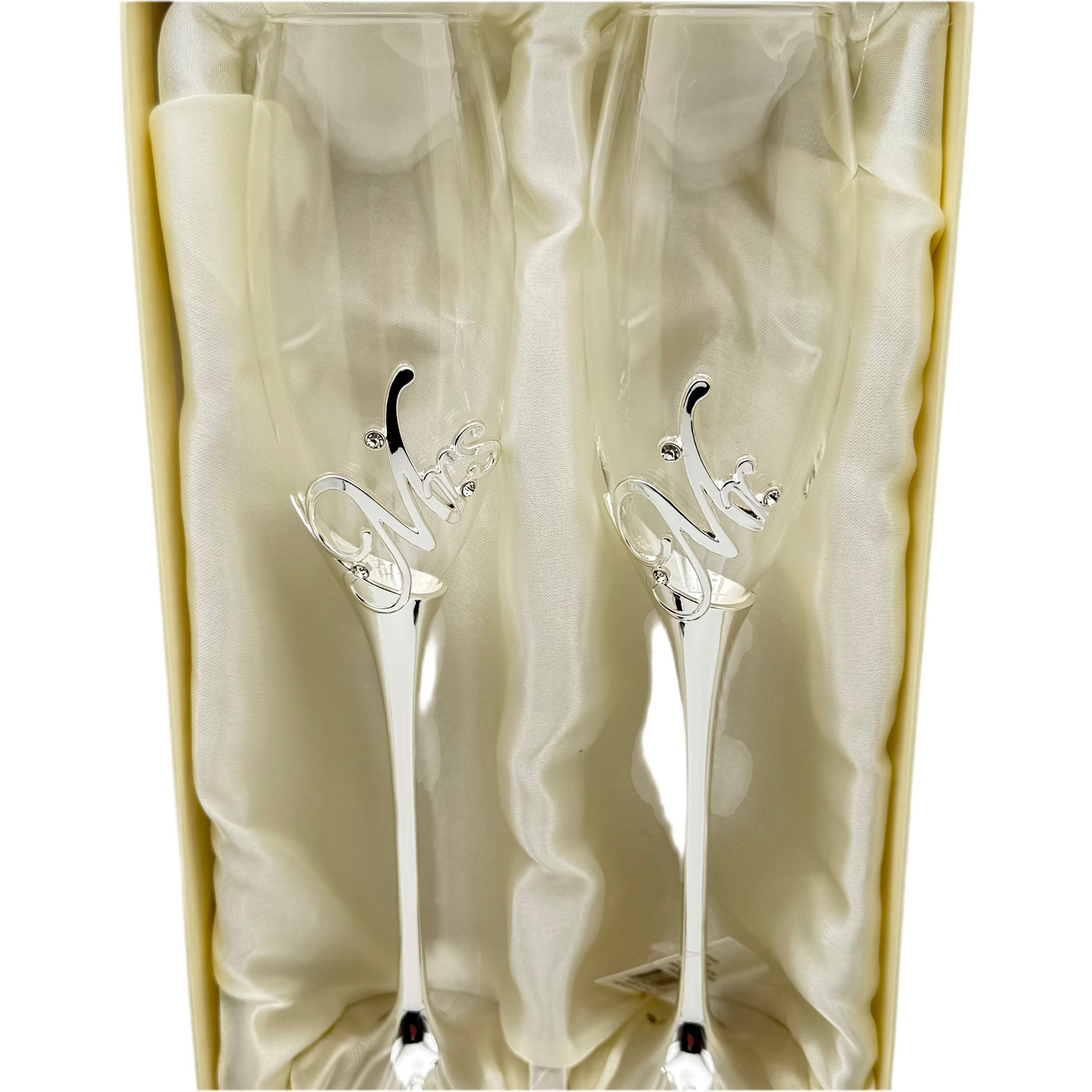 Mr and Mrs Champagne Flutes Canada – Personalized Engraved Wedding Glasses Toronto, Mississauga, Vancouver, Montreal