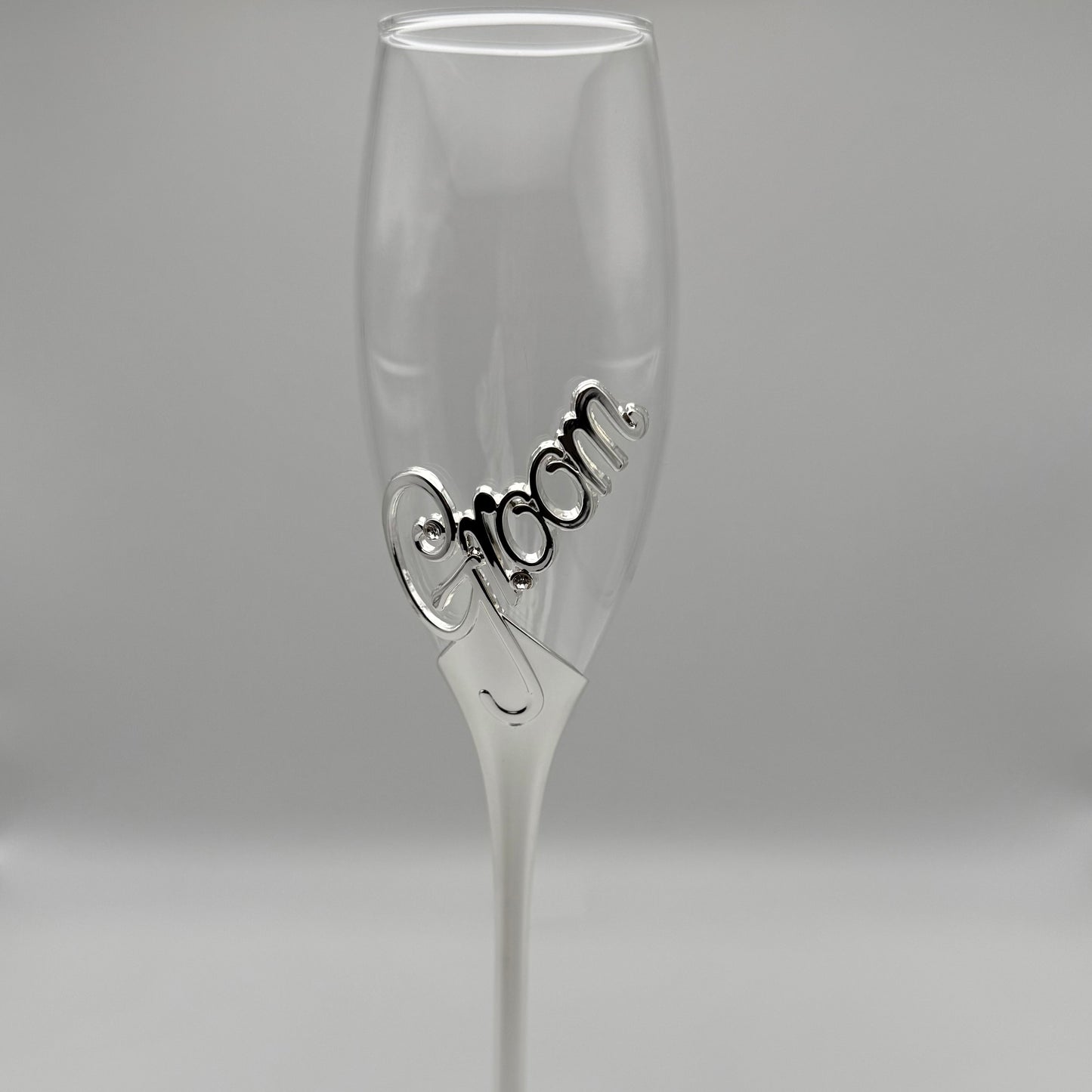 Bride and Groom Champagne Flutes Canada – Personalized Wedding Glasses Engraved Toronto, Mississauga, Vancouver, Montreal