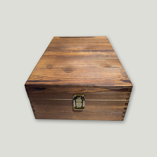 Luxury Crystal Whiskey Decanter Gift Set – Custom Engraved Box with Glasses