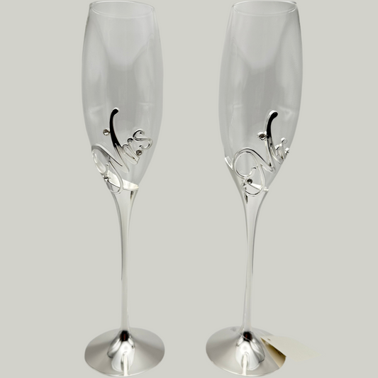 Mr and Mrs Champagne Flutes Canada – Personalized Engraved Wedding Glasses Toronto, Mississauga, Vancouver, Montreal
