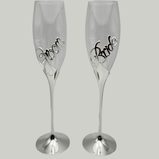 Bride and Groom Champagne Flutes Canada – Personalized Wedding Glasses Engraved Toronto, Mississauga, Vancouver, Montreal