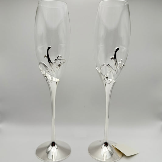 Mr and Mrs Champagne Flutes Canada – Personalized Engraved Wedding Glasses Toronto, Mississauga, Vancouver, Montreal